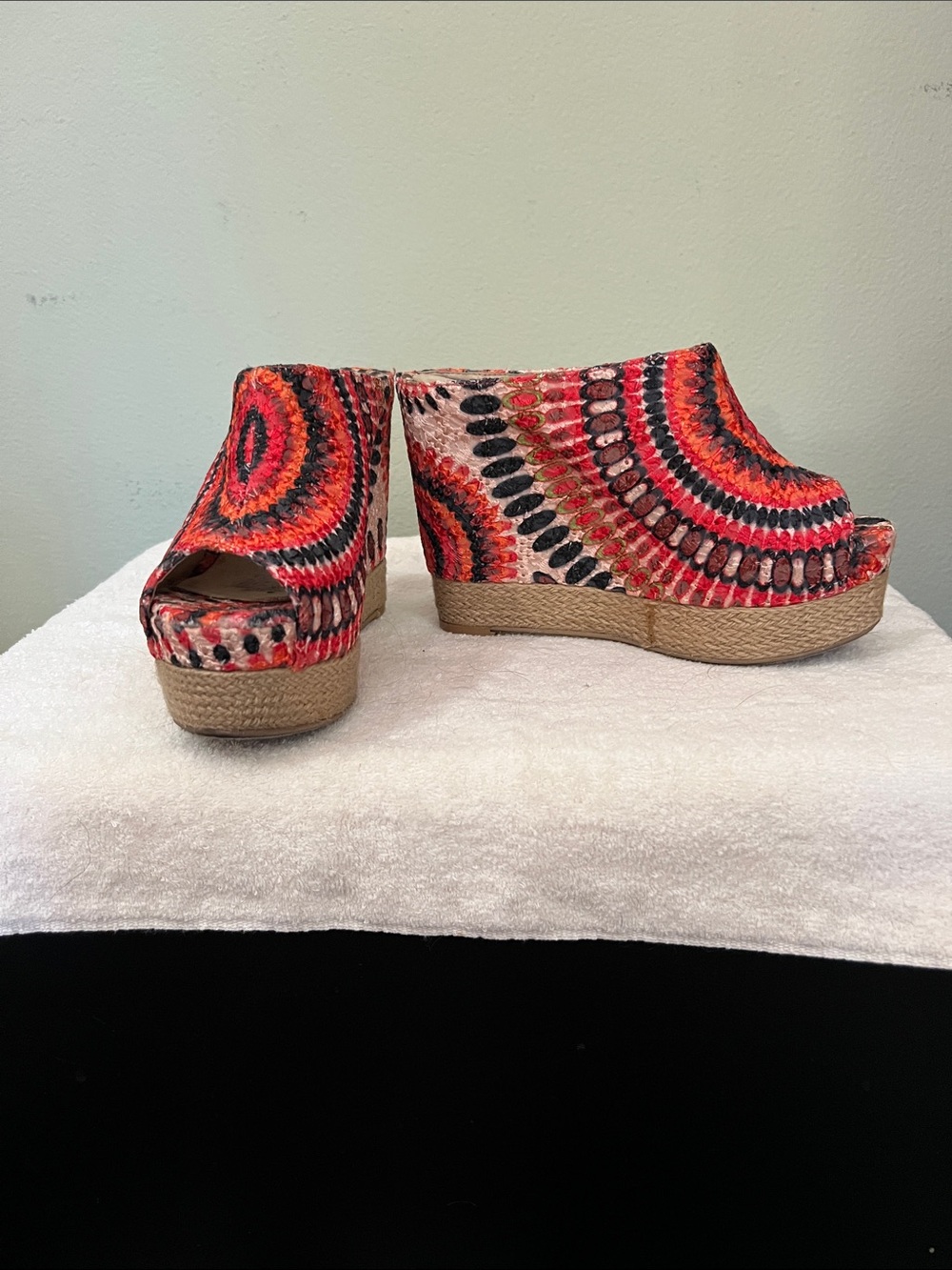 Wedge Peep-Toe Mules in Vibrant Orange-Pink Multi Colored Pattern Size 7.5